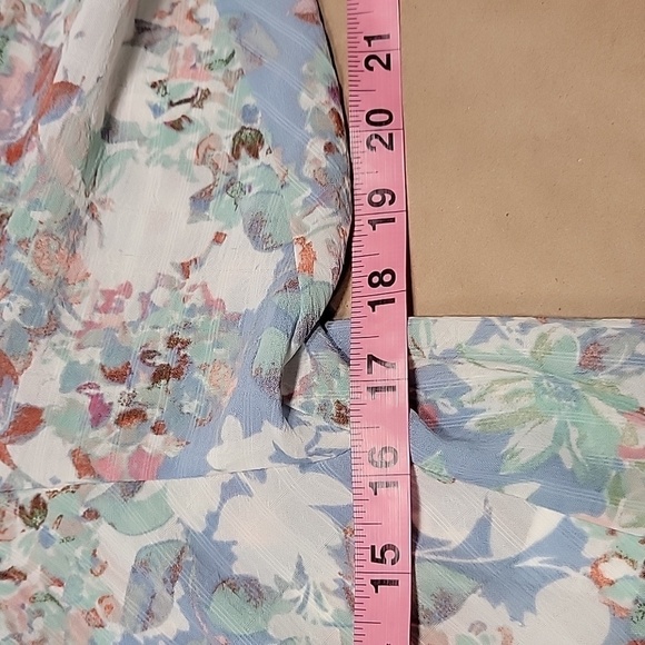 Rose + Olive Size M Muted Blue, Pink, Burgundy & White Floral Tie Front Blouse - Picture 9 of 11